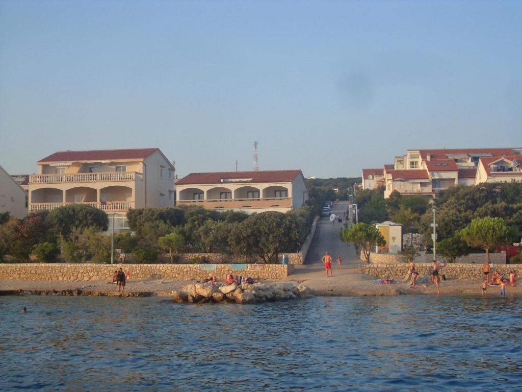 Apartments By The Sea Mandre, Pag - 8655 Kolan Exteriör bild