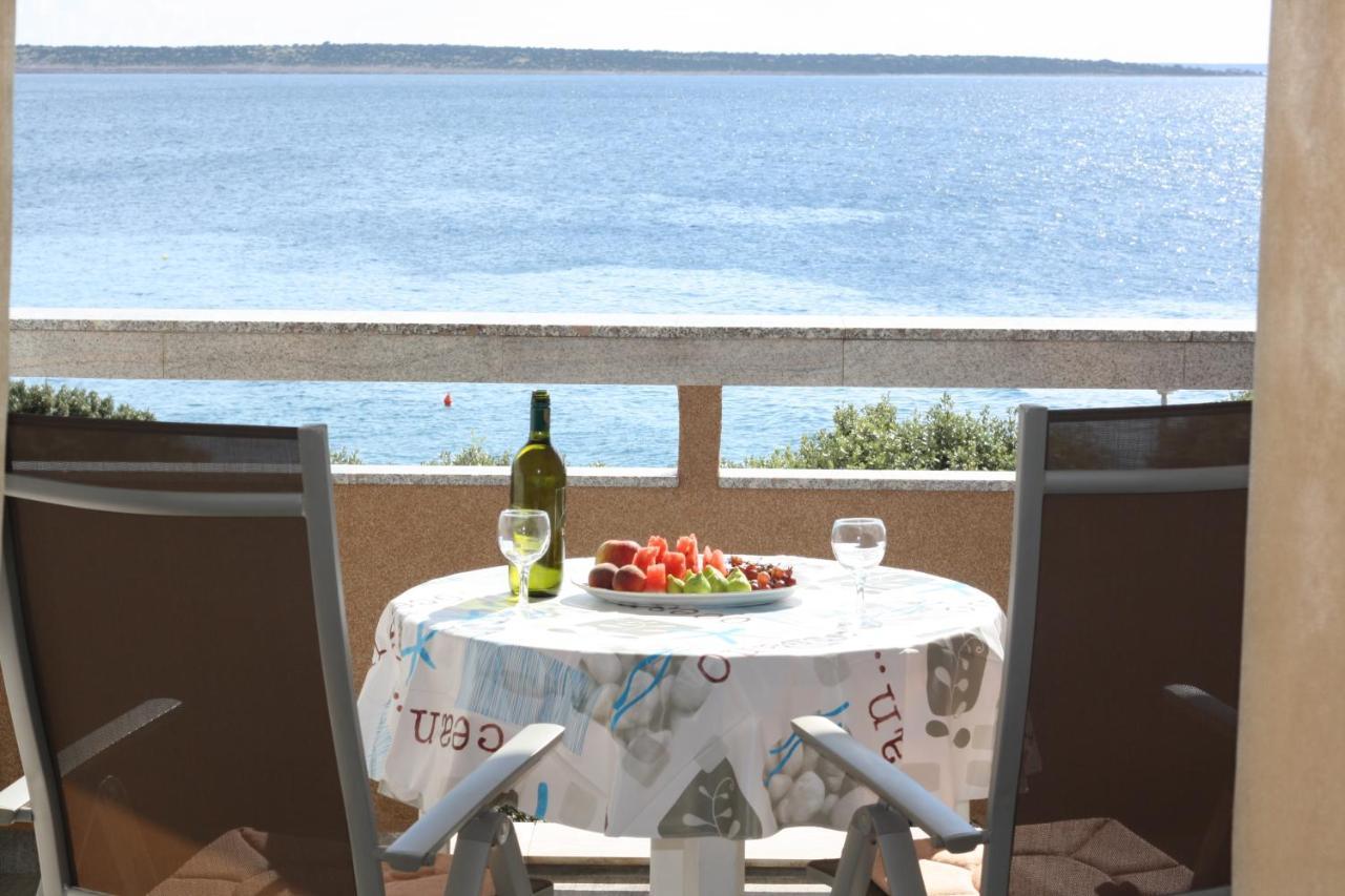 Apartments By The Sea Mandre, Pag - 8655 Kolan Exteriör bild
